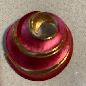 JJ gold tone pink swirl broach (269)